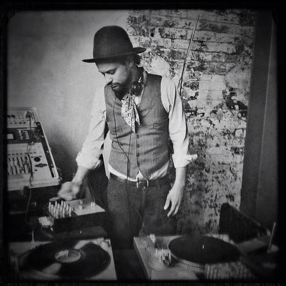 Meet your Posher, Dominique - Picture 1 of 1